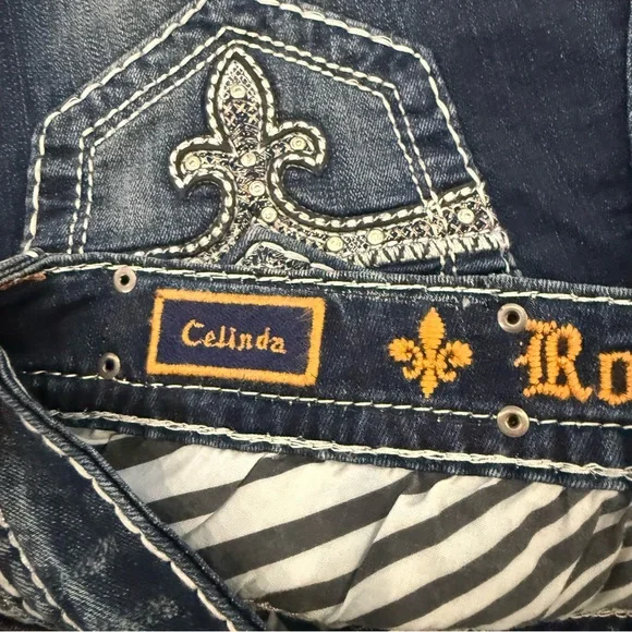 NWT Rock Revival Women’sCelinda Dark Wash Jean Shorts Size 29